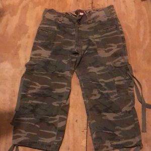 Camo capris